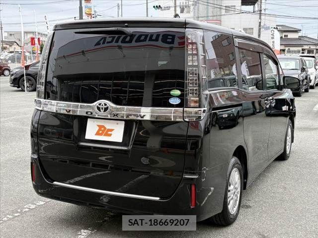 Toyota VOXY 2014-10 6307188-12
