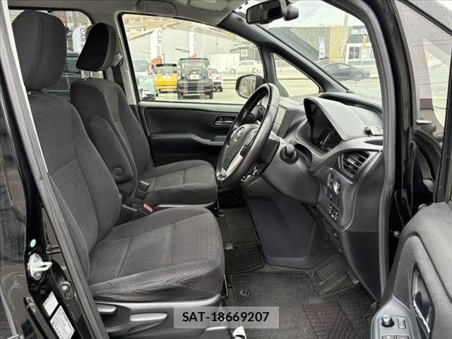 Toyota VOXY 2014-10 6307188-15