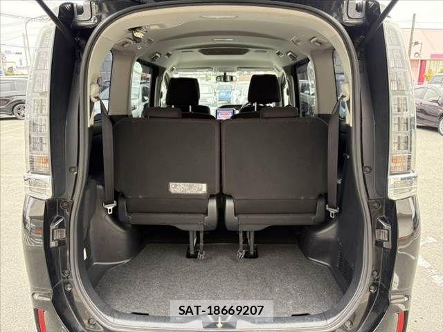 Toyota VOXY 2014-10 6307188-18