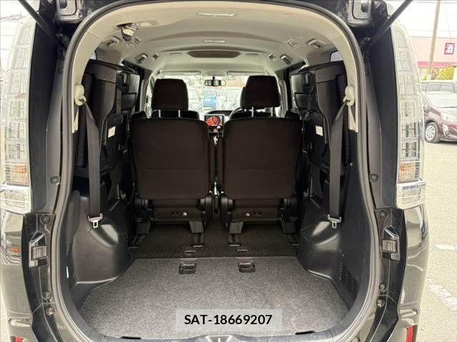 Toyota VOXY 2014-10 6307188-19