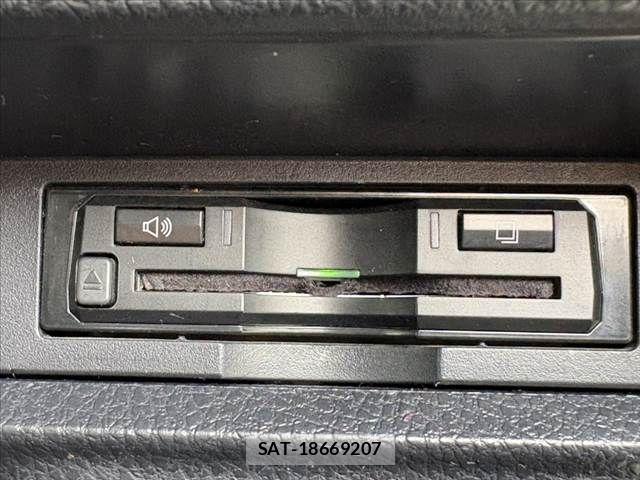 Toyota VOXY 2014-10 6307188-27