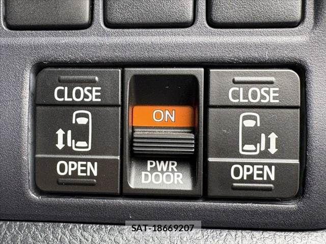 Toyota VOXY 2014-10 6307188-6