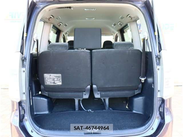 Toyota VOXY 2013-07 6504693-7