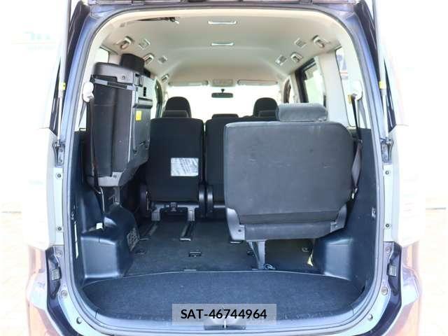 Toyota VOXY 2013-07 6504693-8