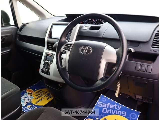 Toyota VOXY 2013-07 6504693-10