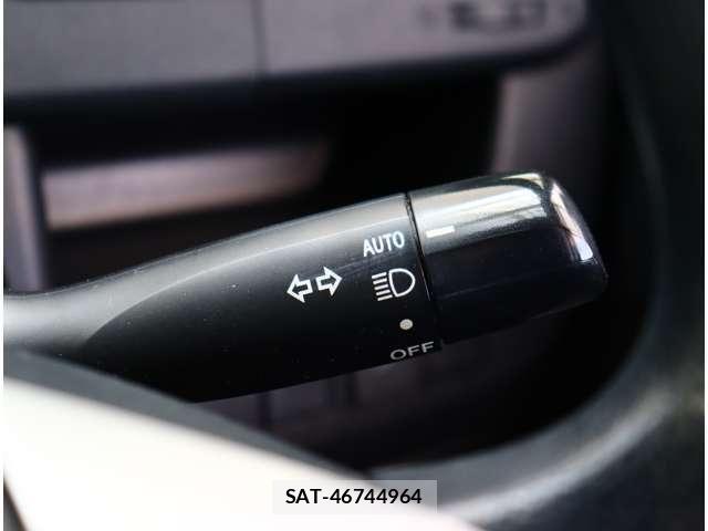 Toyota VOXY 2013-07 6504693-13