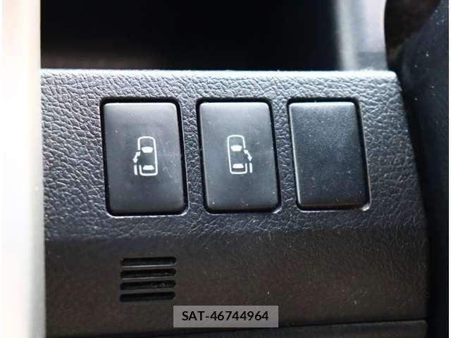 Toyota VOXY 2013-07 6504693-19
