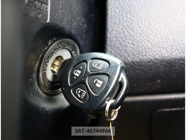 Toyota VOXY 2013-07 6504693-21