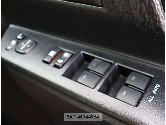 Toyota VOXY 2013-07 6504693-22