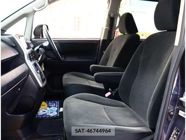 Toyota VOXY 2013-07 6504693-23