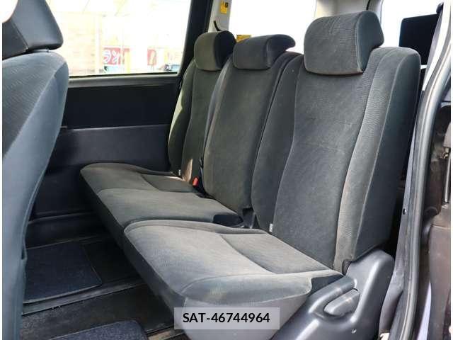Toyota VOXY 2013-07 6504693-24