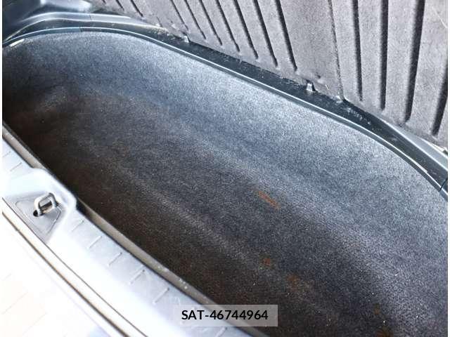 Toyota VOXY 2013-07 6504693-25