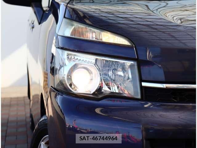Toyota VOXY 2013-07 6504693-26