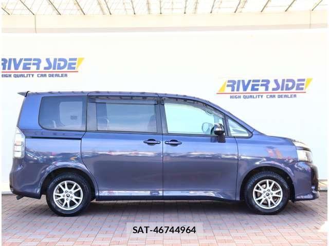 Toyota VOXY 2013-07 6504693-3