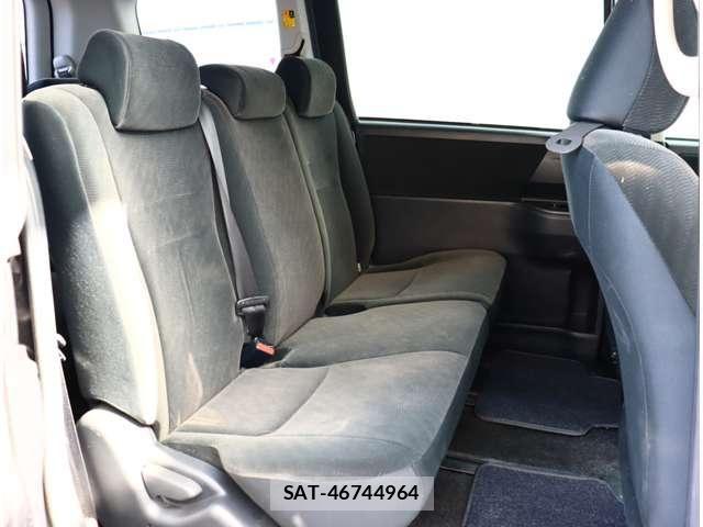 Toyota VOXY 2013-07 6504693-5