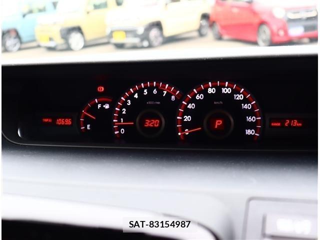 Toyota VOXY 2013-02 6504689-3