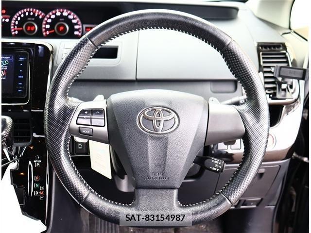 Toyota VOXY 2013-02 6504689-4