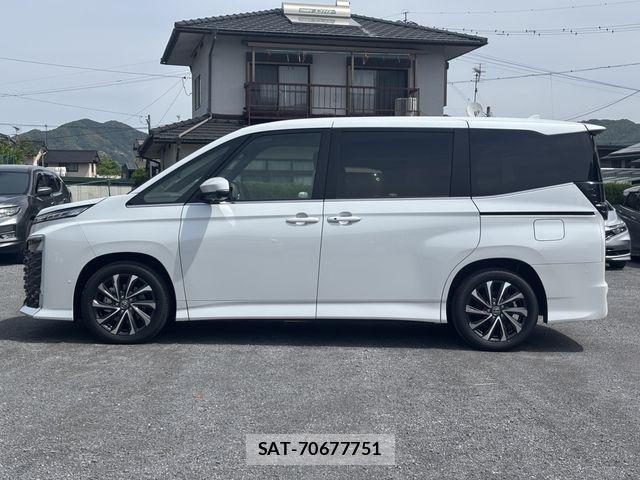 Toyota VOXY 2026-03 6547285-11