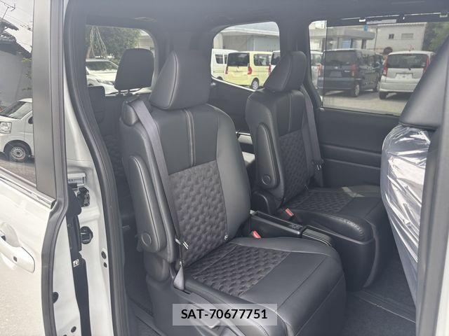 Toyota VOXY 2026-03 6547285-25