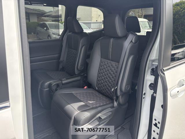 Toyota VOXY 2026-03 6547285-26