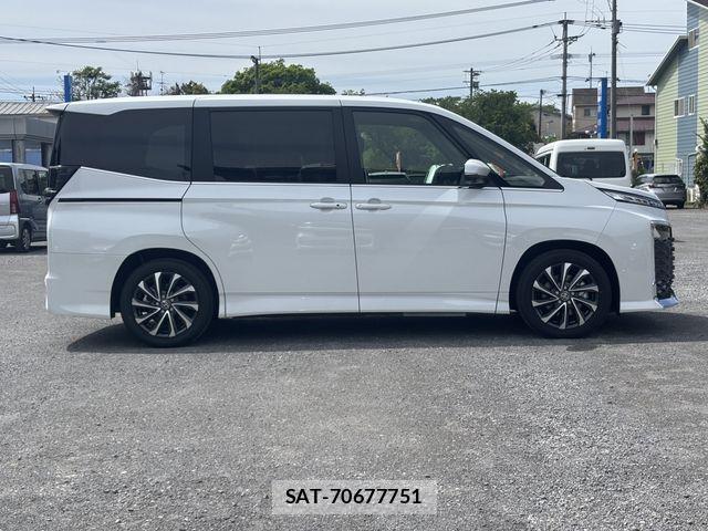 Toyota VOXY 2026-03 6547285-6