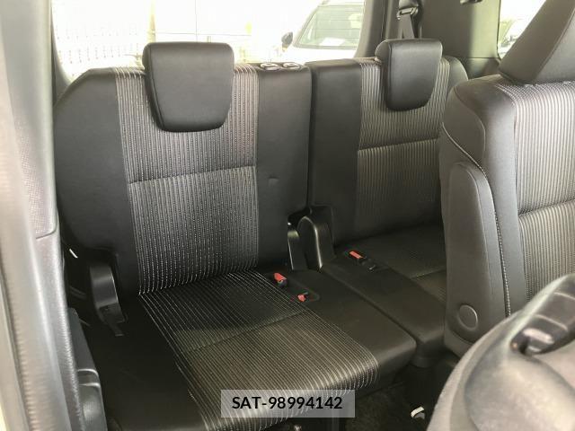 Toyota VOXY 2019-09 6615546-10