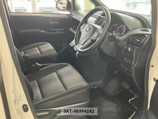 Toyota VOXY 2019-09 6615546-27