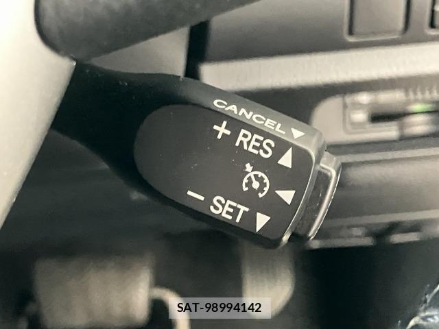 Toyota VOXY 2019-09 6615546-4