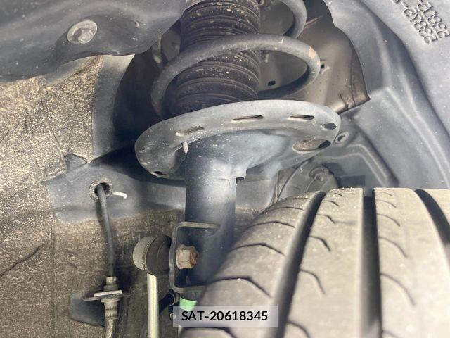 Toyota VOXY 2021-05 6615561-19
