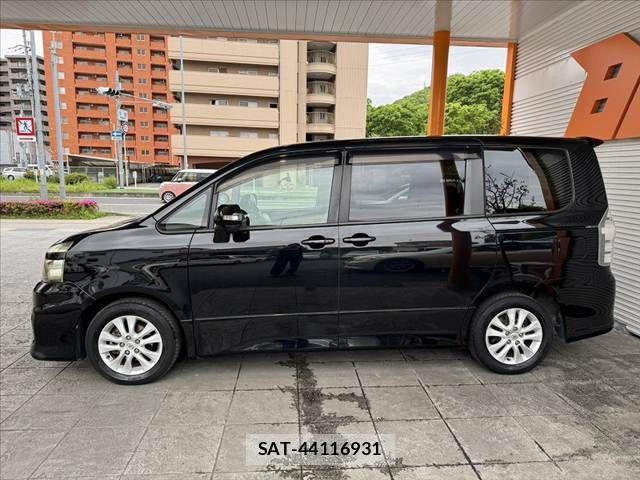 Toyota VOXY 2010-10 6615614-11