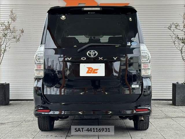 Toyota VOXY 2010-10 6615614-13
