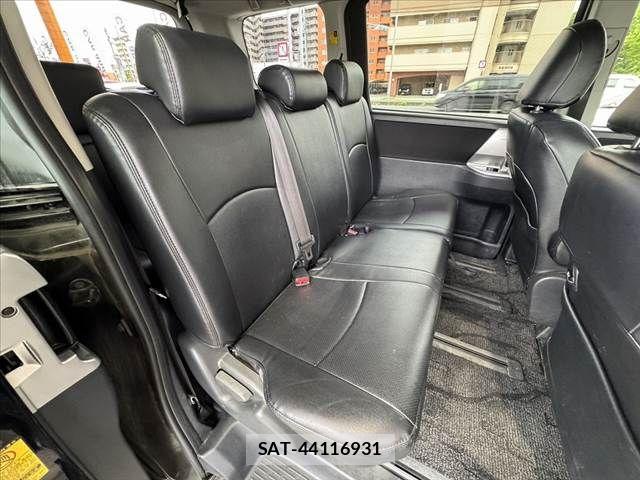 Toyota VOXY 2010-10 6615614-16