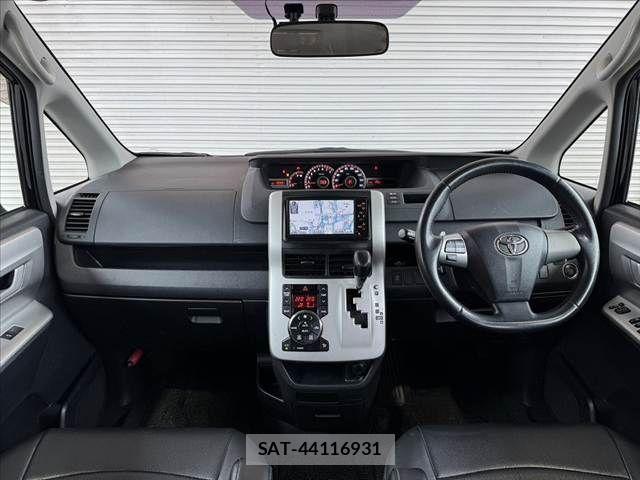 Toyota VOXY 2010-10 6615614-1