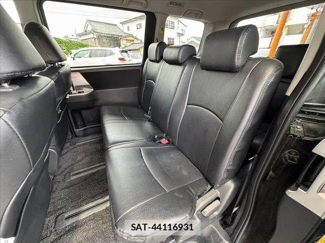 Toyota VOXY 2010-10 6615614-19