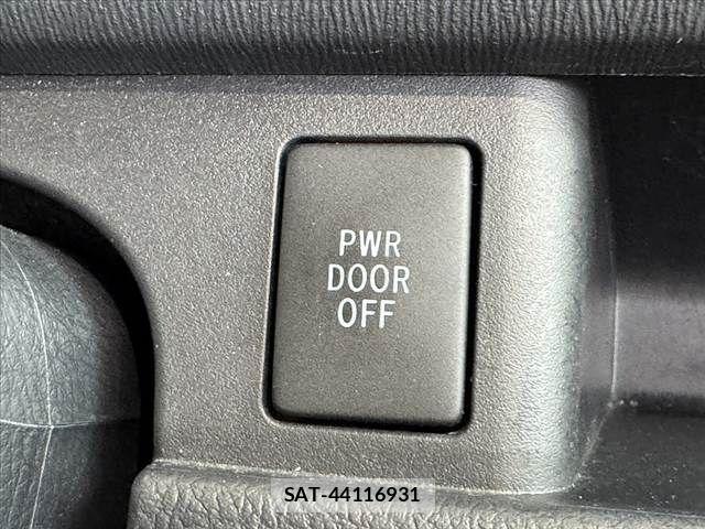 Toyota VOXY 2010-10 6615614-28