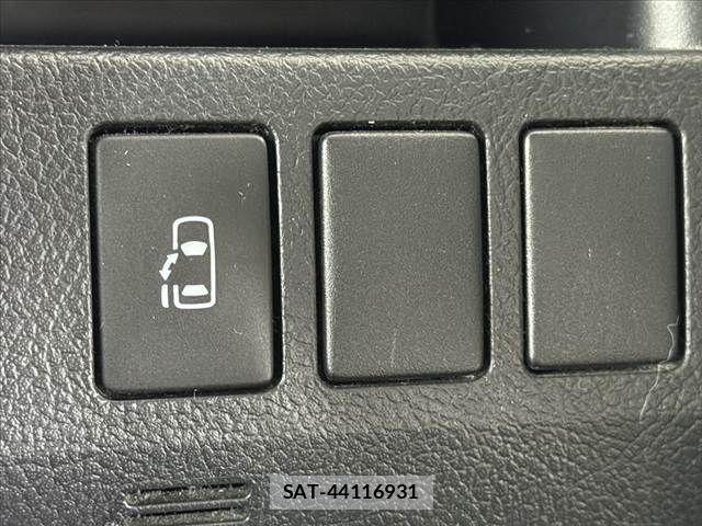 Toyota VOXY 2010-10 6615614-4