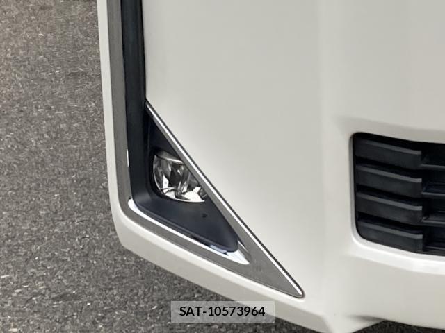 Toyota VOXY 2017-11 6615580-9