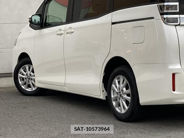 Toyota VOXY 2017-11 6615580-15