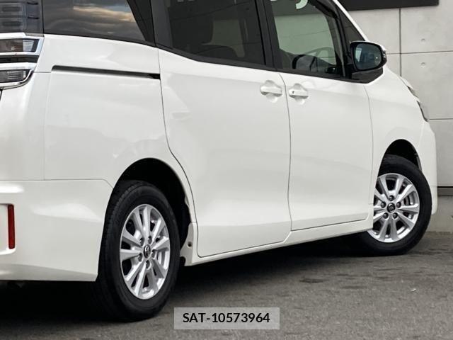 Toyota VOXY 2017-11 6615580-16