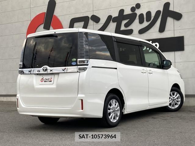 Toyota VOXY 2017-11 6615580-1