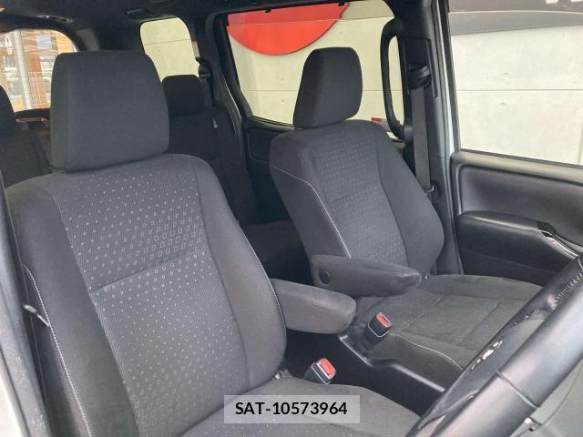 Toyota VOXY 2017-11 6615580-21