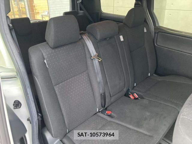 Toyota VOXY 2017-11 6615580-22