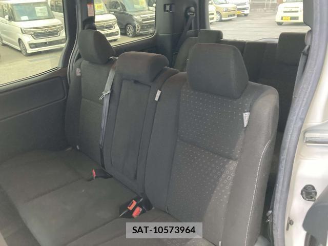 Toyota VOXY 2017-11 6615580-26