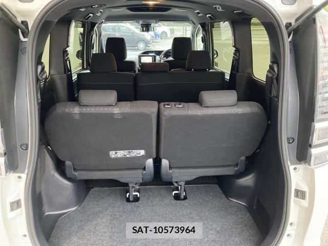 Toyota VOXY 2017-11 6615580-28