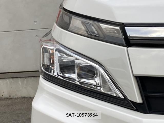 Toyota VOXY 2017-11 6615580-8