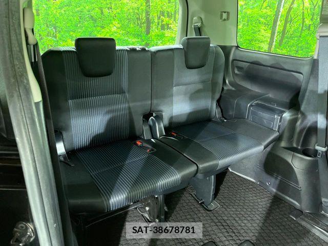 Toyota VOXY 2017-06 6615582-9