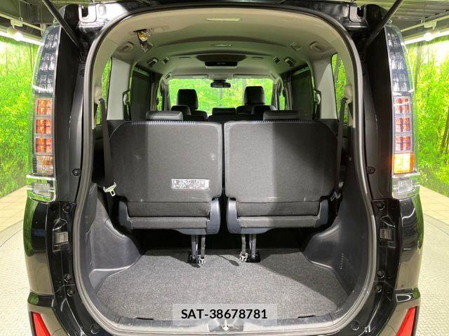 Toyota VOXY 2017-06 6615582-10
