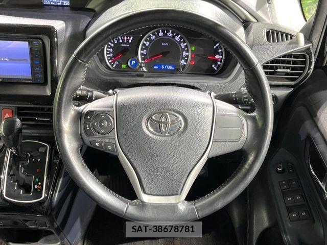 Toyota VOXY 2017-06 6615582-11