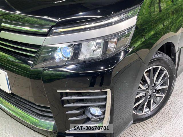 Toyota VOXY 2017-06 6615582-12