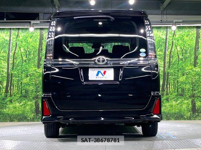 Toyota VOXY 2017-06 6615582-15